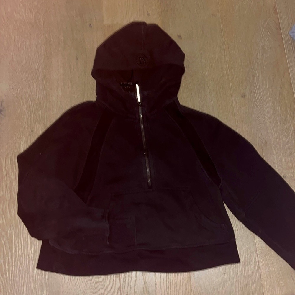 Lululemon black scuba 🖤